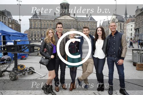 Amsterdam 30 september 2014
Kelly Kruger, Darin Brooks, Kim Matula, Scott Clifton, Ashleigh Brewer en Ferry Doedens uit de Amerikaanse soapserie The Bold and the Beautiful tijdens opnames op de dam in Amsterdam.