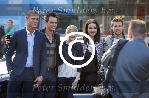 Amsterdam 30 september 2014
Kelly Kruger, Darin Brooks, Kim Matula, Scott Clifton, Ashleigh Brewer en Ferry Doedens uit de Amerikaanse soapserie The Bold and the Beautiful tijdens opnames op de dam in Amsterdam.