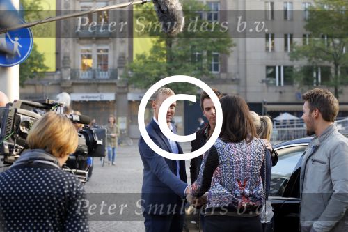 Amsterdam 30 september 2014
Kelly Kruger, Darin Brooks, Kim Matula, Scott Clifton, Ashleigh Brewer en Ferry Doedens uit de Amerikaanse soapserie The Bold and the Beautiful tijdens opnames op de dam in Amsterdam.