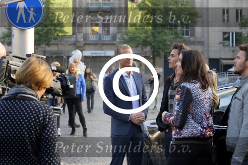 Amsterdam 30 september 2014
Kelly Kruger, Darin Brooks, Kim Matula, Scott Clifton, Ashleigh Brewer en Ferry Doedens uit de Amerikaanse soapserie The Bold and the Beautiful tijdens opnames op de dam in Amsterdam.
