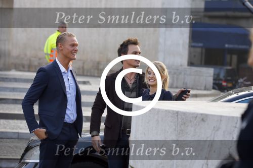 Amsterdam 30 september 2014
Kelly Kruger, Darin Brooks, Kim Matula, Scott Clifton, Ashleigh Brewer en Ferry Doedens uit de Amerikaanse soapserie The Bold and the Beautiful tijdens opnames op de dam in Amsterdam.