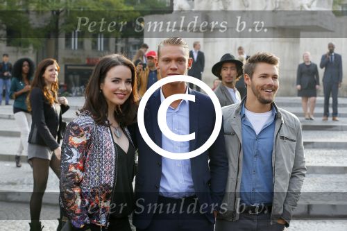 Amsterdam 30 september 2014
Kelly Kruger, Darin Brooks, Kim Matula, Scott Clifton, Ashleigh Brewer en Ferry Doedens uit de Amerikaanse soapserie The Bold and the Beautiful tijdens opnames op de dam in Amsterdam.