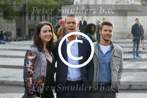 Amsterdam 30 september 2014
Kelly Kruger, Darin Brooks, Kim Matula, Scott Clifton, Ashleigh Brewer en Ferry Doedens uit de Amerikaanse soapserie The Bold and the Beautiful tijdens opnames op de dam in Amsterdam.
