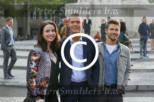 Amsterdam 30 september 2014
Kelly Kruger, Darin Brooks, Kim Matula, Scott Clifton, Ashleigh Brewer en Ferry Doedens uit de Amerikaanse soapserie The Bold and the Beautiful tijdens opnames op de dam in Amsterdam.