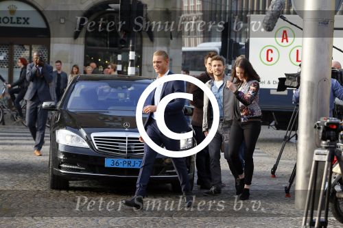 Amsterdam 30 september 2014
Kelly Kruger, Darin Brooks, Kim Matula, Scott Clifton, Ashleigh Brewer en Ferry Doedens uit de Amerikaanse soapserie The Bold and the Beautiful tijdens opnames op de dam in Amsterdam.