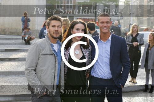 Amsterdam 30 september 2014
Kelly Kruger, Darin Brooks, Kim Matula, Scott Clifton, Ashleigh Brewer en Ferry Doedens uit de Amerikaanse soapserie The Bold and the Beautiful tijdens opnames op de dam in Amsterdam.