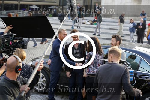 Amsterdam 30 september 2014
Kelly Kruger, Darin Brooks, Kim Matula, Scott Clifton, Ashleigh Brewer en Ferry Doedens uit de Amerikaanse soapserie The Bold and the Beautiful tijdens opnames op de dam in Amsterdam.
