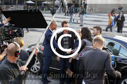 Amsterdam 30 september 2014
Kelly Kruger, Darin Brooks, Kim Matula, Scott Clifton, Ashleigh Brewer en Ferry Doedens uit de Amerikaanse soapserie The Bold and the Beautiful tijdens opnames op de dam in Amsterdam.