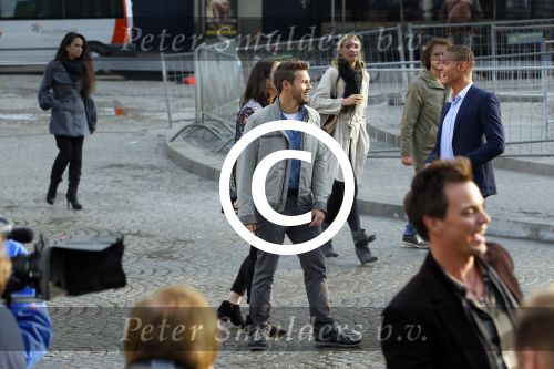 Amsterdam 30 september 2014
Kelly Kruger, Darin Brooks, Kim Matula, Scott Clifton, Ashleigh Brewer en Ferry Doedens uit de Amerikaanse soapserie The Bold and the Beautiful tijdens opnames op de dam in Amsterdam.