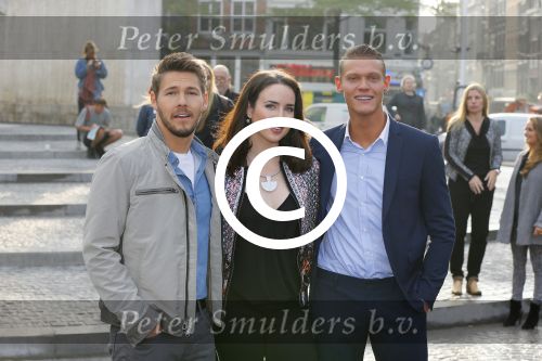 Amsterdam 30 september 2014
Kelly Kruger, Darin Brooks, Kim Matula, Scott Clifton, Ashleigh Brewer en Ferry Doedens uit de Amerikaanse soapserie The Bold and the Beautiful tijdens opnames op de dam in Amsterdam.