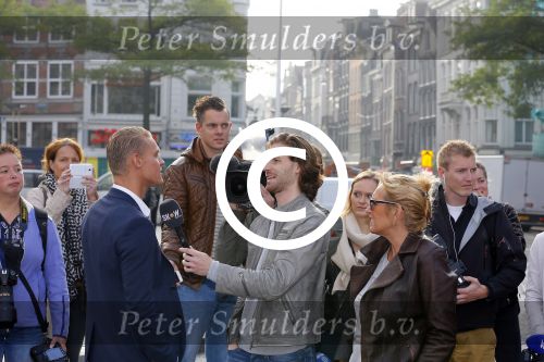 Amsterdam 30 september 2014
Kelly Kruger, Darin Brooks, Kim Matula, Scott Clifton, Ashleigh Brewer en Ferry Doedens uit de Amerikaanse soapserie The Bold and the Beautiful tijdens opnames op de dam in Amsterdam.