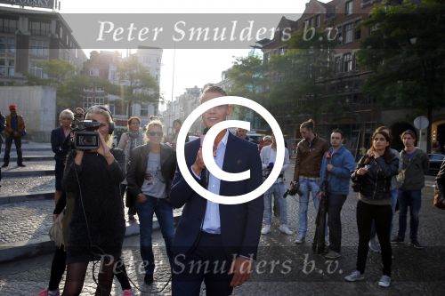 Amsterdam 30 september 2014
Kelly Kruger, Darin Brooks, Kim Matula, Scott Clifton, Ashleigh Brewer en Ferry Doedens uit de Amerikaanse soapserie The Bold and the Beautiful tijdens opnames op de dam in Amsterdam.