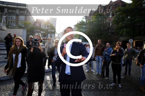 Amsterdam 30 september 2014
Kelly Kruger, Darin Brooks, Kim Matula, Scott Clifton, Ashleigh Brewer en Ferry Doedens uit de Amerikaanse soapserie The Bold and the Beautiful tijdens opnames op de dam in Amsterdam.
