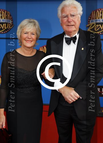 Utrecht 21 september 2014
Premiere moeder ik wil bij de revue in het beatrixtheater. Gerard Cox met eenvriendin