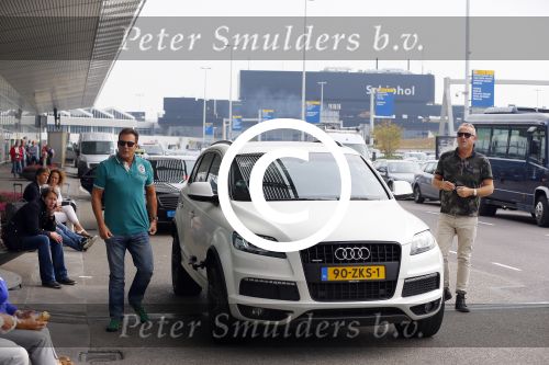 Schiphol 29 september 2014
Gordon met zijn nieuwe vriend Roelof v d Veen op schiphol voor vertrek naar Dubai voor opnames Goor en Geer met Gerard Joling.