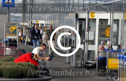Schiphol 29 september 2014
Gordon met zijn nieuwe vriend Roelof v d Veen op schiphol voor vertrek naar Dubai voor opnames Goor en Geer met Gerard Joling.