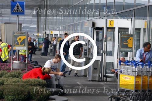 Schiphol 29 september 2014
Gordon met zijn nieuwe vriend Roelof v d Veen op schiphol voor vertrek naar Dubai voor opnames Goor en Geer met Gerard Joling.