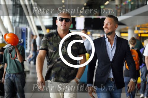 Schiphol 29 september 2014
Gordon met zijn nieuwe vriend Roelof v d Veen op schiphol voor vertrek naar Dubai voor opnames Goor en Geer met Gerard Joling.