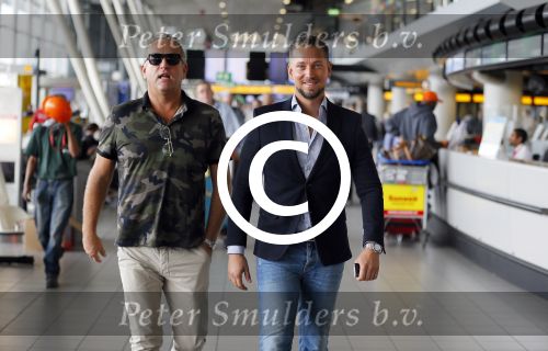 Schiphol 29 september 2014
Gordon met zijn nieuwe vriend Roelof v d Veen op schiphol voor vertrek naar Dubai voor opnames Goor en Geer met Gerard Joling.
