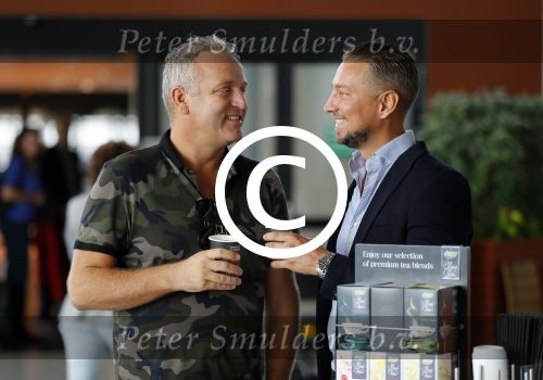 Schiphol 29 september 2014
Gordon met zijn nieuwe vriend Roelof v d Veen op schiphol voor vertrek naar Dubai voor opnames Goor en Geer met Gerard Joling.