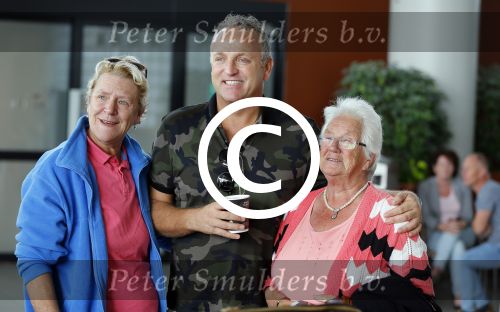 Schiphol 29 september 2014
Gordon met zijn nieuwe vriend Roelof v d Veen op schiphol voor vertrek naar Dubai voor opnames Goor en Geer met Gerard Joling.