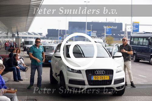 Schiphol 29 september 2014
Gordon met zijn nieuwe vriend Roelof v d Veen op schiphol voor vertrek naar Dubai voor opnames Goor en Geer met Gerard Joling.