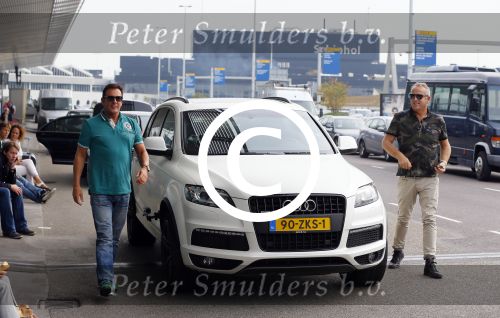Schiphol 29 september 2014
Gordon met zijn nieuwe vriend Roelof v d Veen op schiphol voor vertrek naar Dubai voor opnames Goor en Geer met Gerard Joling.