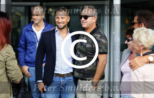 Schiphol 29 september 2014
Gordon met zijn nieuwe vriend Roelof v d Veen op schiphol voor vertrek naar Dubai voor opnames Goor en Geer met Gerard Joling.