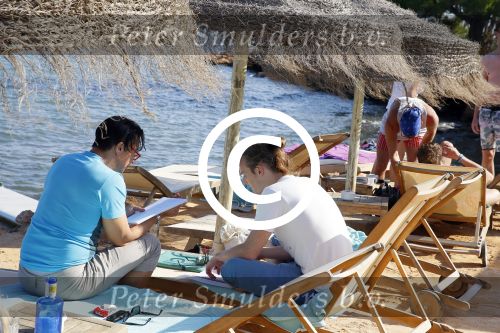 ibiza 27 september 2014
Afscheidsborrel trip sbs6 naar ibiza waar Kees Tol en kontrakt tekent samen met Remco v Westerloo. Guido Spek