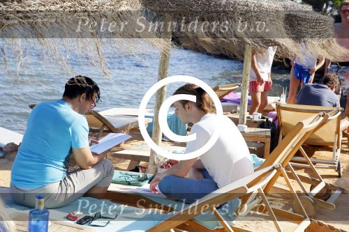 ibiza 27 september 2014
Afscheidsborrel trip sbs6 naar ibiza waar Kees Tol en kontrakt tekent samen met Remco v Westerloo. Guido Spek