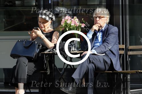 Amsterdam 4 oktober 2014
Henk v d Meijden en zijn vrouw Monica Strotman op terras in amstetrdam zuid.