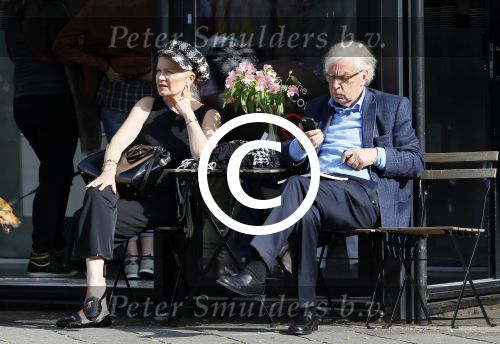 Amsterdam 4 oktober 2014
Henk v d Meijden en zijn vrouw Monica Strotman op terras in amstetrdam zuid.