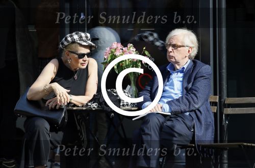Amsterdam 4 oktober 2014
Henk v d Meijden en zijn vrouw Monica Strotman op terras in amstetrdam zuid.