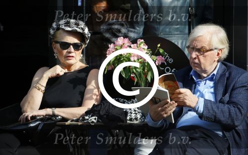 Amsterdam 4 oktober 2014
Henk v d Meijden en zijn vrouw Monica Strotman op terras in amstetrdam zuid.