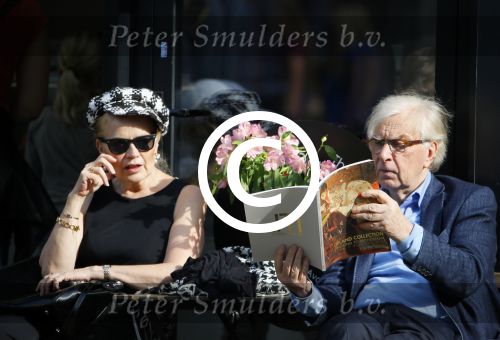 Amsterdam 4 oktober 2014
Henk v d Meijden en zijn vrouw Monica Strotman op terras in amstetrdam zuid.