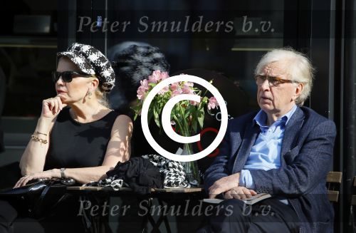 Amsterdam 4 oktober 2014
Henk v d Meijden en zijn vrouw Monica Strotman op terras in amstetrdam zuid.