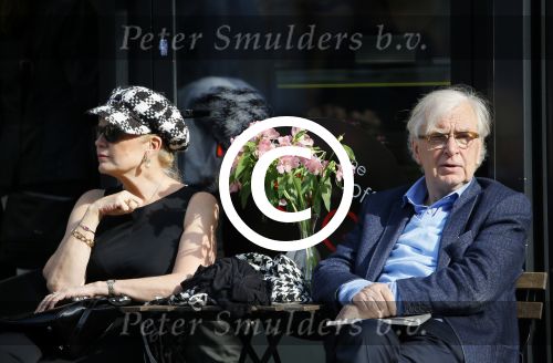 Amsterdam 4 oktober 2014
Henk v d Meijden en zijn vrouw Monica Strotman op terras in amstetrdam zuid.