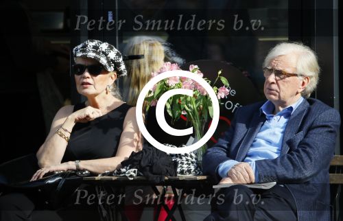 Amsterdam 4 oktober 2014
Henk v d Meijden en zijn vrouw Monica Strotman op terras in amstetrdam zuid.