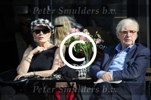 Amsterdam 4 oktober 2014
Henk v d Meijden en zijn vrouw Monica Strotman op terras in amstetrdam zuid.
