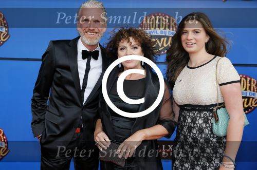 Utrecht 21 september 2014
Premiere moeder ik wil bij de revue in het beatrixtheater. Henriette Tol met man en dochter