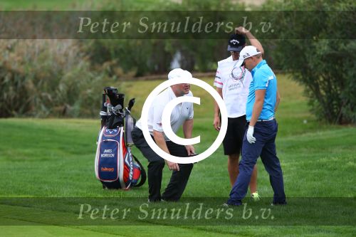 Vilamoura 10-11-12 Oktober 2014
Portugal Masters op GC Victoria
Vanwege de zware regenval gereduceerd van 72 naar 36 Holes
Referee call voor James Morrison
Foto Peter Smulders BV