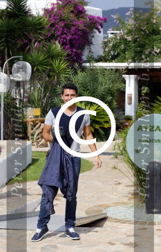 ibiza 26 september 2014
Opnames beste zanger van nederland bij hotel atzaro op ibiza. Rene Froger Jan Smit Xander de Buisonje Edsilia Rombley Andre Hazes jr vliegen daarna met prive vliegtuig naar Nederland