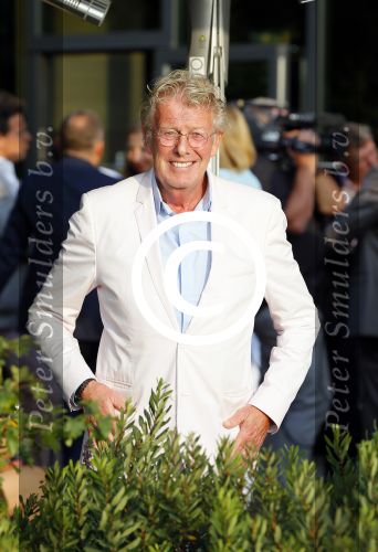 Amstelveen 15 september 2014
Patty Brard en Antoine van de Vijver trouwen bij restaurant aan de Poel in Amstelveen. Ze kwamen er met een boot aanvaren.