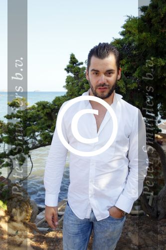 ibiza 27 september 2014
Afscheidsborrel trip sbs6 naar ibiza waar Kees Tol en kontrakt tekent samen met Remco v Westerloo. Janice