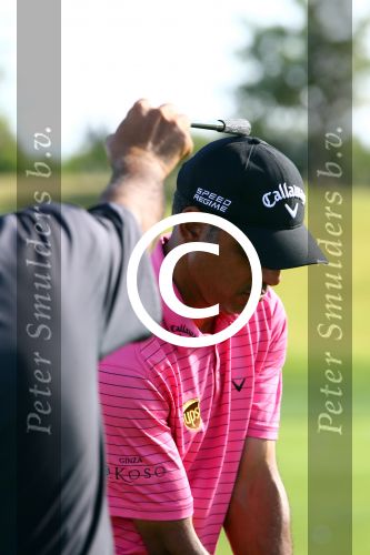 Vilamoura 10-11-12 Oktober 2014
Portugal Masters op GC Victoria
Vanwege de zware regenval gereduceerd van 72 naar 36 Holes
Jeev Milkha Sing met zijn caddie op de driving Range
Foto Peter Smulders BV