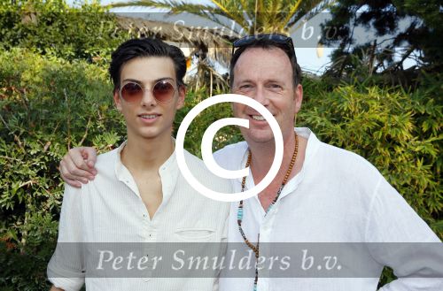 ibiza 26 september 2014
Trouwen Patty Brard en Antoine de Vijver bij babylon beach op ibiza.
Jochem v Gelder met zoon