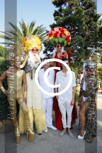 ibiza 26 september 2014
Trouwen Patty Brard en Antoine de Vijver bij babylon beach op ibiza.
Jochem v Gelder met zoon