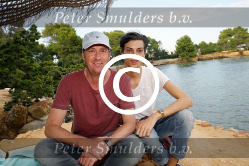 ibiza 27 september 2014
Afscheidsborrel trip sbs6 naar ibiza waar Kees Tol en kontrakt tekent samen met Remco v Westerloo. Jochem v Gelder met zoon
