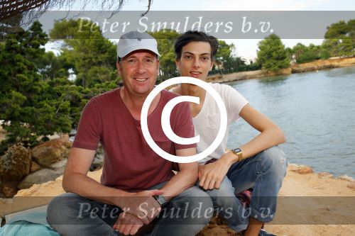 ibiza 27 september 2014
Afscheidsborrel trip sbs6 naar ibiza waar Kees Tol en kontrakt tekent samen met Remco v Westerloo. Jochem v Gelder met zoon