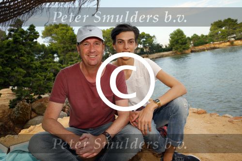 ibiza 27 september 2014
Afscheidsborrel trip sbs6 naar ibiza waar Kees Tol en kontrakt tekent samen met Remco v Westerloo. Jochem v Gelder met zoon